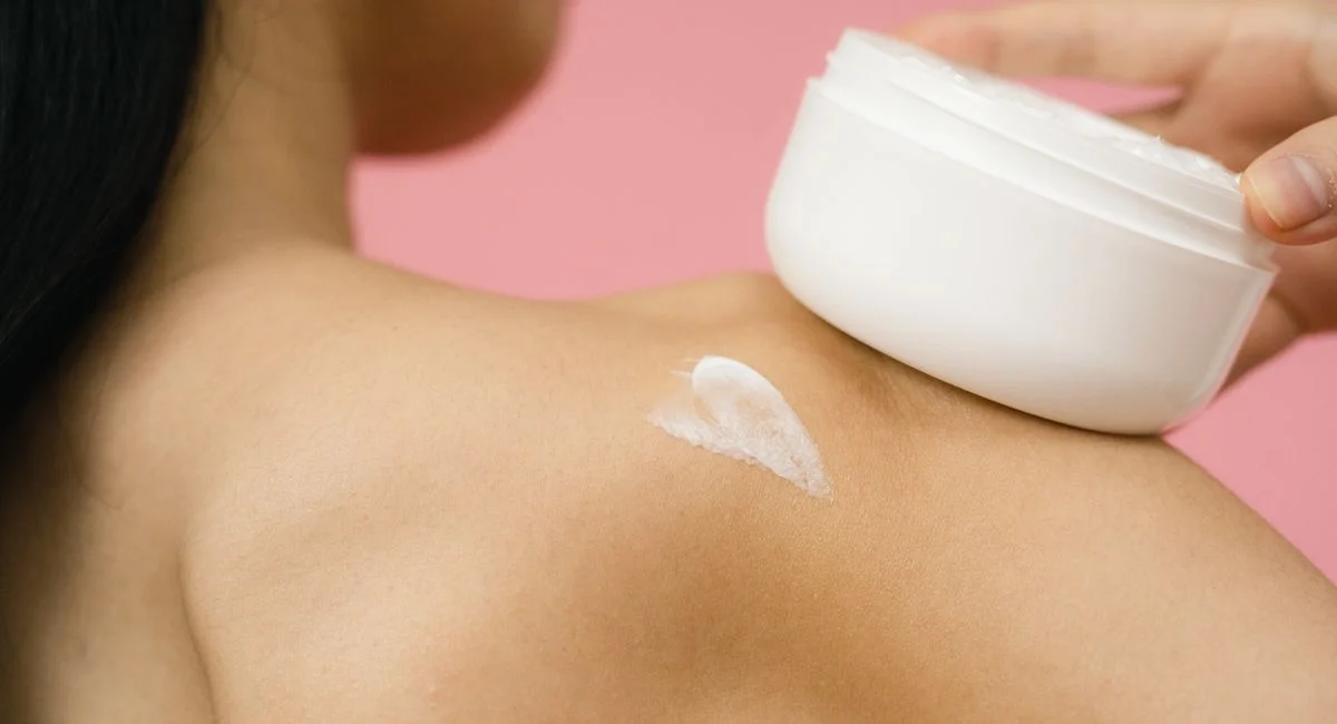 Comment faire un gommage corps qui change vraiment la peau ?
