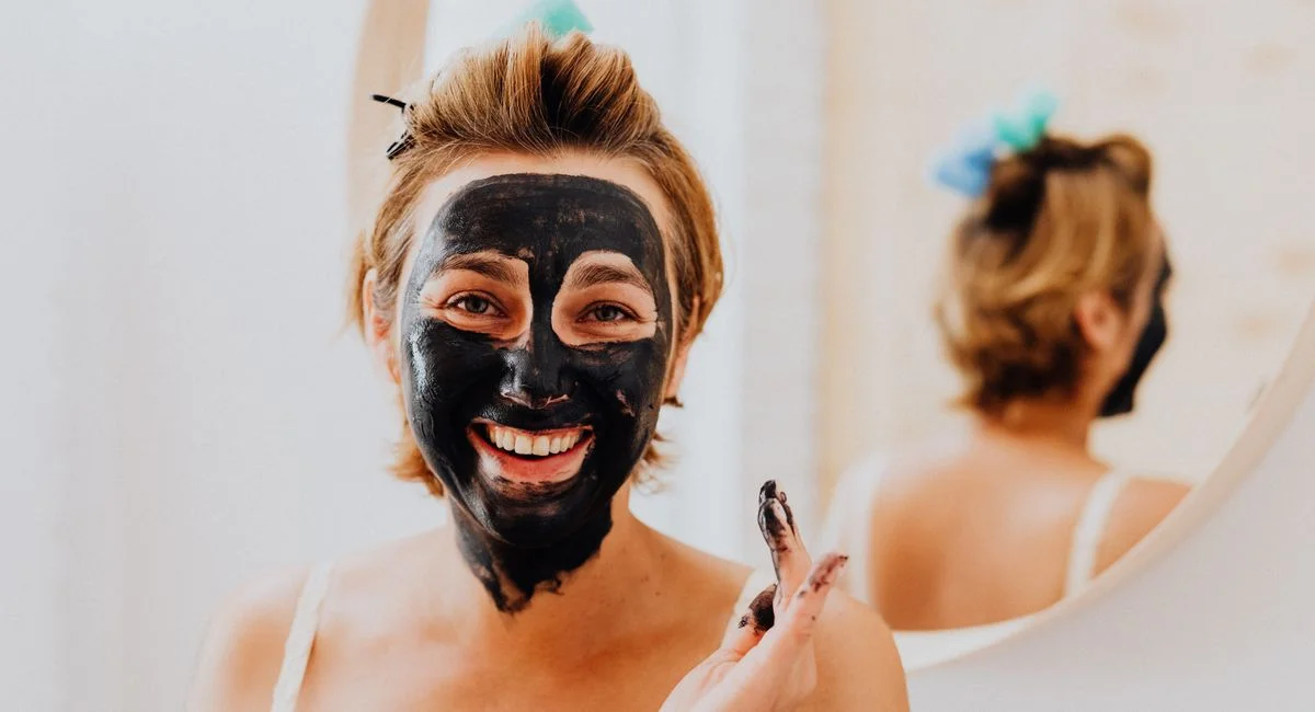 Comment utiliser un exfoliant visage sans finir rouge ni déçue ?