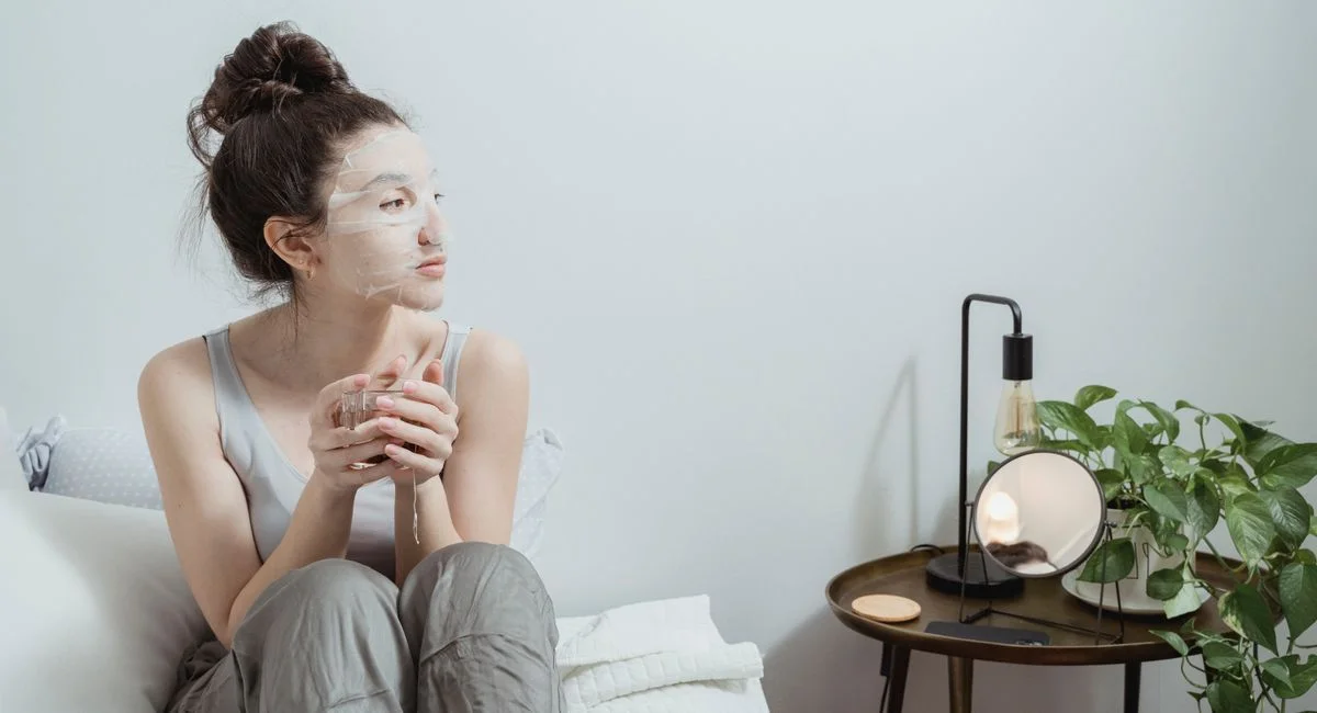 Pourquoi un masque hydratant maison pour le visage surpasse la plupart des soins du commerce ?
