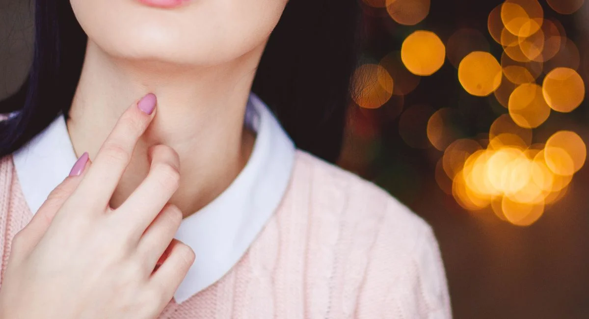 Que faire face à un petit bouton rouge sur le corps qui gratte vraiment ?