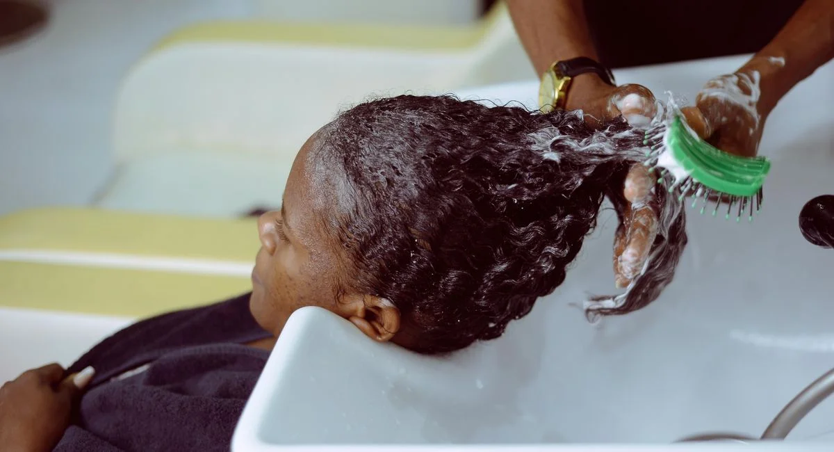 Faut-il croire aux promesses des shampoings pour faire pousser les cheveux ?